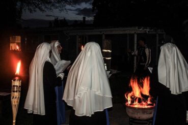 sisters praying